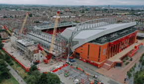 Anfield - Vue aérienne pose structure de toit - juillet 2022 - copyright Liverpool FC