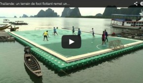 En Thaïlande, le football sur l'eau attire les touristes