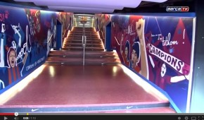 Hommage aux fans dans le tunnel du Camp Nou