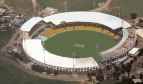 Plus grand stade de cricket au monde à Motera ?