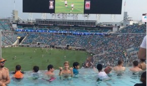 Trop chaud ? Piquez une tête chez les Jaguars