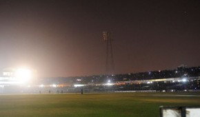 Zohur Ahmed Chowdhury Stadium : Vue de nuit